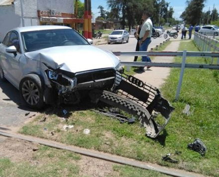 AUDI-CHOCADO-POR-TREN2.jpg