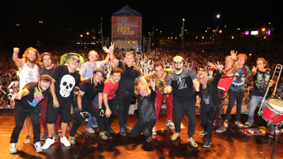 Los Tipitos y Auténticos Decadentes cerraron la cuarta fecha del Personal Fest en Corrientes