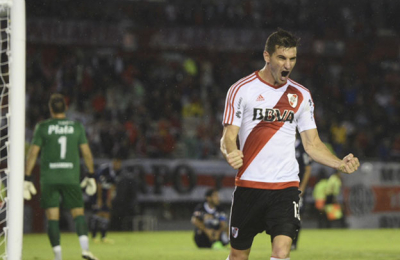 River extendió su racha de victorias ante Quilmes y sigue prendido en la pelea