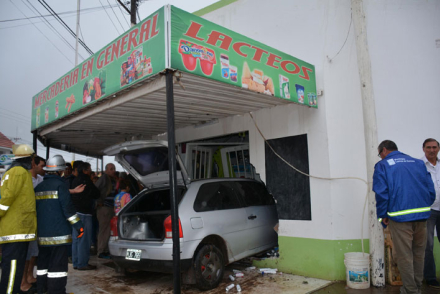 AUTO-CUATRO.jpg