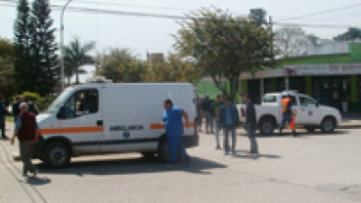 Motociclista grave tras chocar con un auto en Villa Ángela