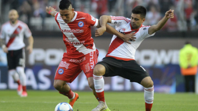 Un River errático se quedó sin punta por el empate con el Bicho