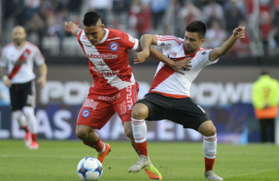 Un River errático se quedó sin punta por el empate con el Bicho