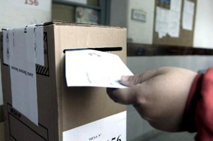docentes votando.jpg