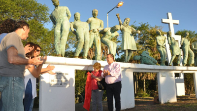 Margarita Belén homenajeó a Mirta Clara de Sala