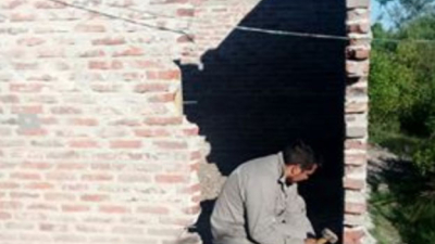 Ayudan a construir la casa de una familia de bajos recursos en La Rubita