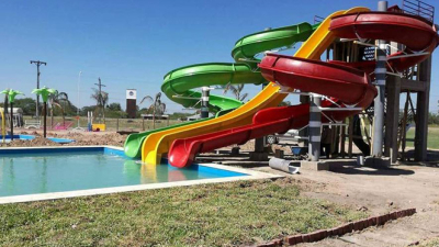 La Eduvigis inaugura un parque acuático único en la zona