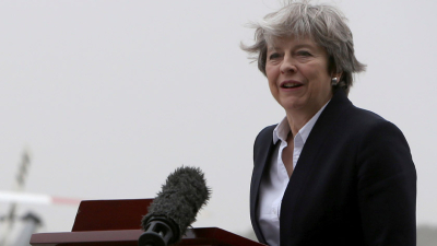 Theresa May afirmó que buscará que se cumpla el acuerdo firmado con la Argentina por Malvinas