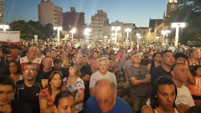 Marcha en Buenos Aires contra los despidos de la planta de Fabricaciones Militares