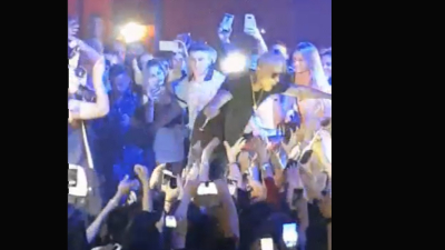 Ups! Alex Caniggia se tiró a un pogo y nadie lo agarró