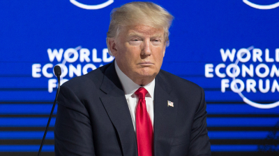 Trump vende EEUU ante la élite de Davos pero no logra evitar la polémica