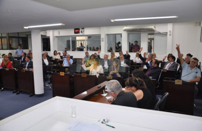 Con muchas ausencias el oficialismo busca asegurar la extraordinaria 