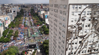 Multitudinaria marcha contra el Gobierno de Macri en Buenos Aires