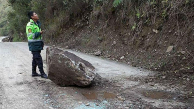 Una turista argentina murió cuando una roca impactó su camioneta en Perú