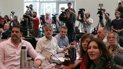 Los diputados del FpV denunciaron un intento de proscripción en la intervención del PJ