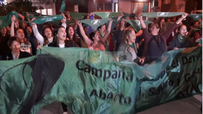 Pañuelazo en Resistencia por el derecho al aborto legal, seguro y gratuito
