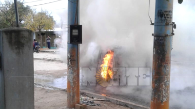 Familiares del niño fallecido ayer prendieron fuego a la camioneta del detenido
