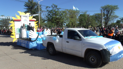 Se conmemoró el 202º aniversario de la Independencia Argentina en Du Graty