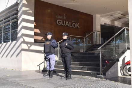 GUALOK-CUSTODIADO1.jpg