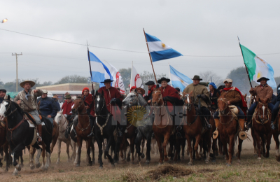 Miles de jinetes y peregrinos cerraron la 23ª Cabalgata de la Fe que veneró a San Pantaleón