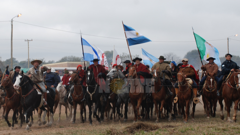 Miles de jinetes y peregrinos cerraron la 23ª Cabalgata de la Fe que veneró a San Pantaleón