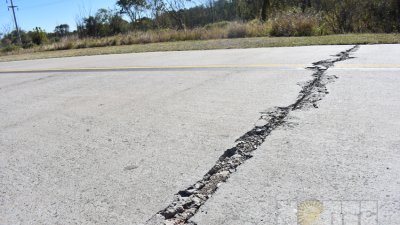 Pobladores piden urgente arreglo de grietas en la ruta 9