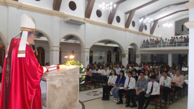 Mas de 50 jóvenes recibieron la Confirmación