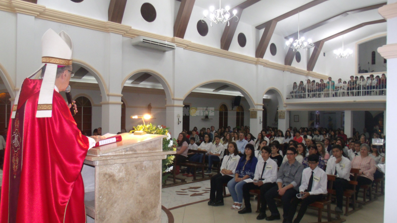 Mas de 50 jóvenes recibieron la Confirmación