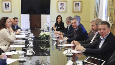 El gobierno salió al cruce de versiones sobre la dolarización de la economía