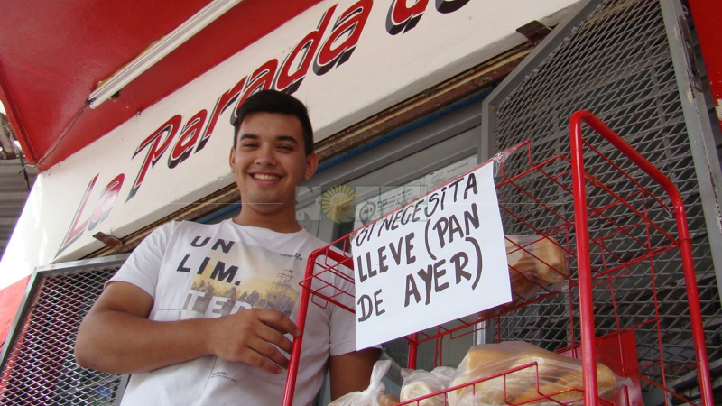 El kiosco que decidió regalar pan de ayer ante la crisis