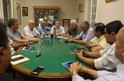 Agobio empresario frente a la situación económica con alta presión impositiva y riesgo para el empleo