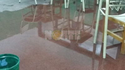 Llovieron 70 milímetros y colapsó un techo de una escuela en Barranqueras