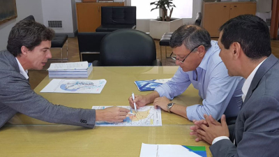 Peppo presentó ante la Nación las 13 obras hídricas para la provincia