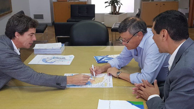 Peppo presentó ante la Nación las 13 obras hídricas para la provincia