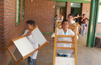 Con actos, paros y movilizaciones, el nivel primario inicia las clases