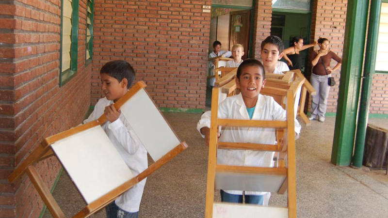 Con actos, paros y movilizaciones, el nivel primario inicia las clases