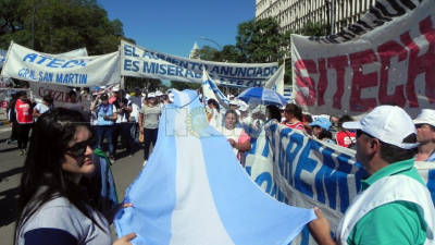 Nutrida movilización docente en la puja por la suba salarial