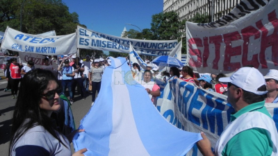 Marcha provincial de docentes y estatales