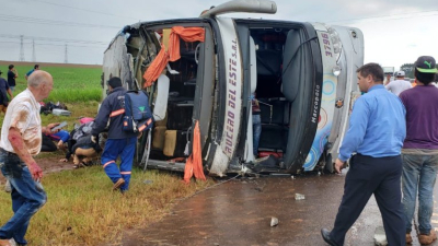 Choque múltiple deja dos muertos y varios heridos en Paraguay