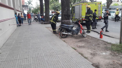 Bomberos intervienen en un incendio de un transformador