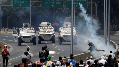 Militares se sublevan contra Maduro y Guaidó llama a toda la Fuerza Armada a sumarse