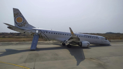 Un avión de pasajeros realizó un aterrizaje de panza en Birmania