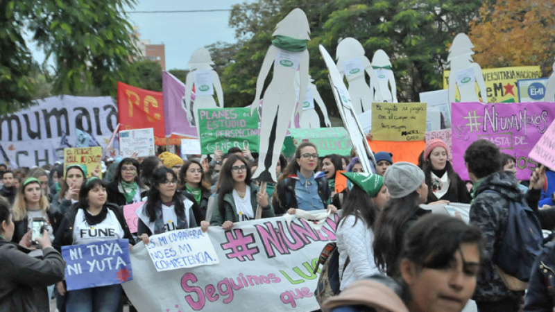 Marchas para concientizar sobre el Día Internacional de la No Violencia hacia la Mujer