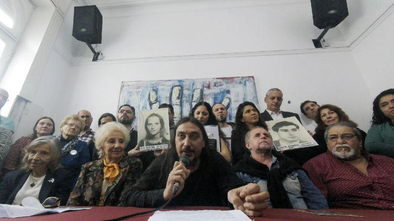 Abuelas de Plaza de Mayo presentó al nieto recuperado 130