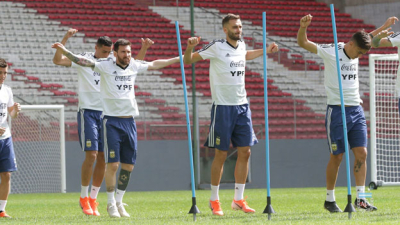 Scaloni juega a las escondidas