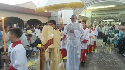 Du Graty celebró la fiesta del Corpus Christi