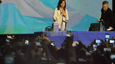 Multitudinaria presentación del libro de Cristina Fernández de Kirchner