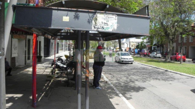 Sigue el paro de colectivos y evalúan el llamado a conciliación