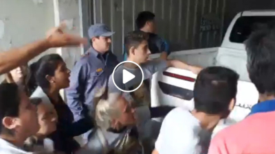 Familiares de Lorena Romero quisieron agredir a los dos acusados del crimen