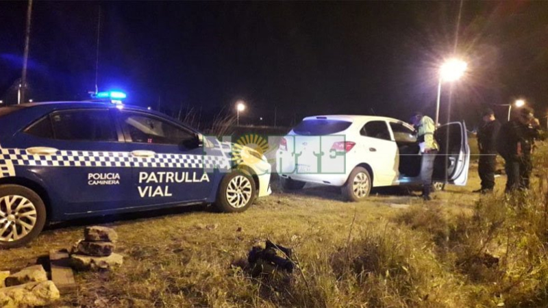 Puerto Tirol: su abogado fue a verlo a la comisaría, empujó a un policía y huyó en un auto